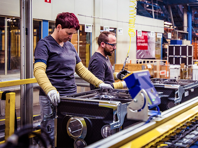 /content/dam/aveva/images/international/W005-manufacturing01-07-20.jpg
