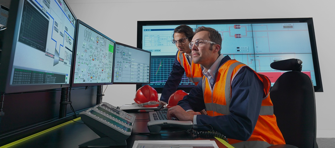 Smart_Infrastructure_Campaign_Feature_ControlRoom_1085x480